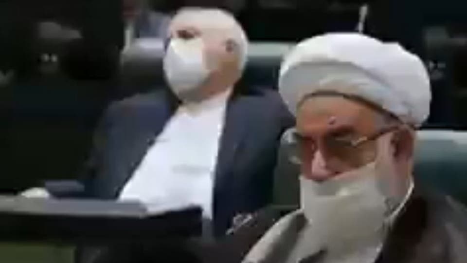 ظريف نائم في البرلمان الإيراني