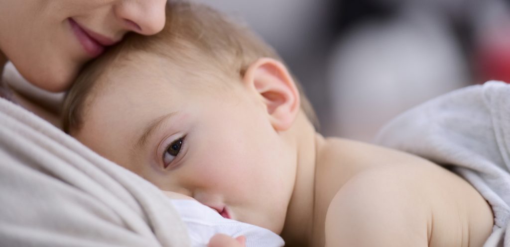 أم - طفل - الرضاعة الطبيعية